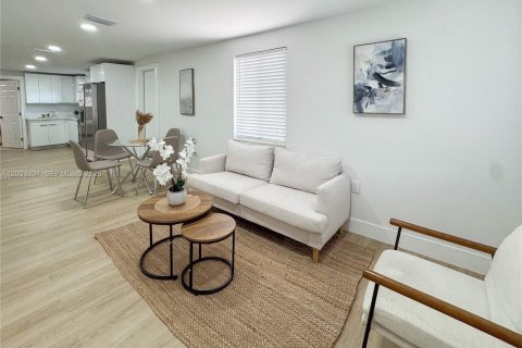 Villa ou maison à vendre à Miami, Floride: 3 chambres, 85.47 m2 № 2068260 - photo 6