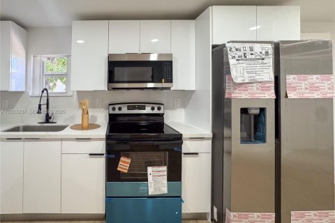 Villa ou maison à vendre à Miami, Floride: 3 chambres, 85.47 m2 № 2068260 - photo 11