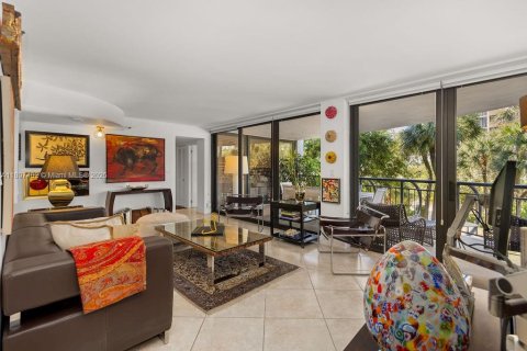 Condo in Miami, Florida, 2 bedrooms  № 1953123 - photo 2