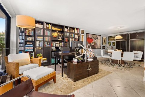 Condo in Miami, Florida, 2 bedrooms  № 1953123 - photo 15