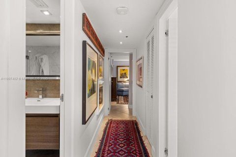 Condo in Miami, Florida, 2 bedrooms  № 1953123 - photo 12