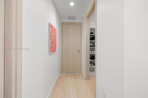 Купить кондоминиум в Майами, Флорида 3 спальни, 192.87м2, № 2036334 - фото 30