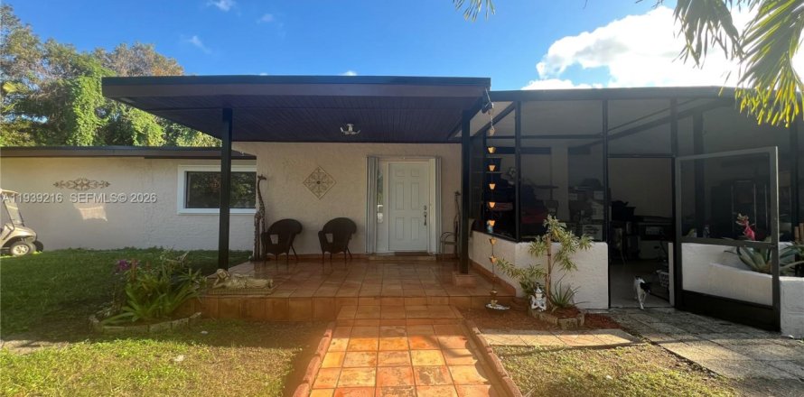 House in Homestead, Florida 5 bedrooms № 1997936