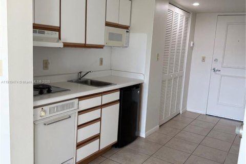 Apartment in South Miami, Florida 46.45 sq.m. № 1974666 - photo 2