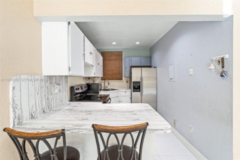 Copropriété à vendre à Hialeah, Floride: 2 chambres, 80.45 m2 № 1992680 - photo 2