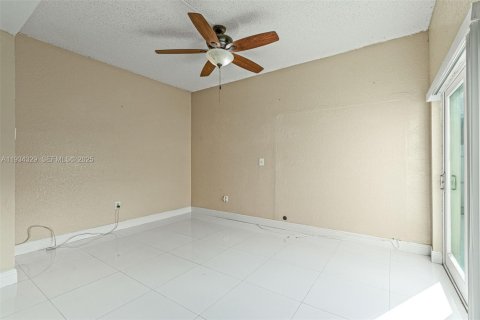 Copropriété à vendre à Hialeah, Floride: 2 chambres, 80.45 m2 № 1992680 - photo 7