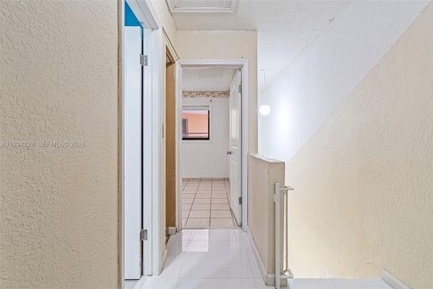 Copropriété à vendre à Hialeah, Floride: 2 chambres, 80.45 m2 № 1992680 - photo 11