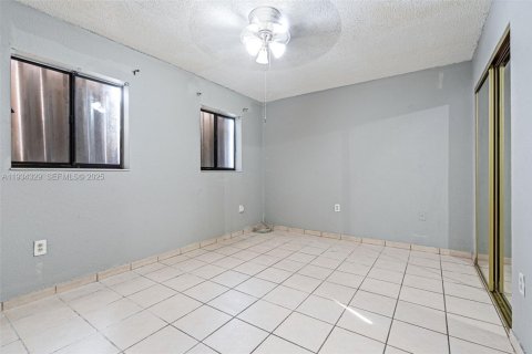 Copropriété à vendre à Hialeah, Floride: 2 chambres, 80.45 m2 № 1992680 - photo 12