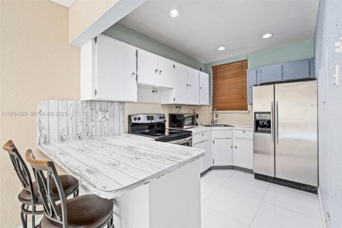 Copropriété à vendre à Hialeah, Floride: 2 chambres, 80.45 m2 № 1992680 - photo 1
