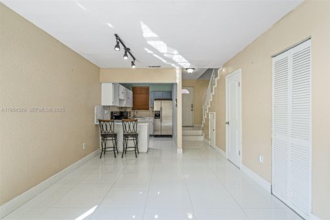 Copropriété à vendre à Hialeah, Floride: 2 chambres, 80.45 m2 № 1992680 - photo 4