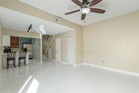 Copropriété à vendre à Hialeah, Floride: 2 chambres, 80.45 m2 № 1992680 - photo 6