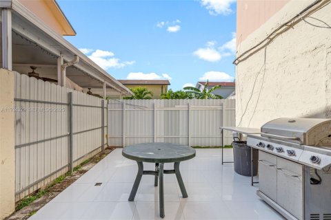 Copropriété à vendre à Hialeah, Floride: 2 chambres, 80.45 m2 № 1992680 - photo 25