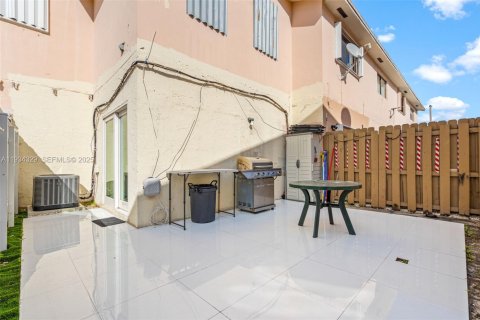 Copropriété à vendre à Hialeah, Floride: 2 chambres, 80.45 m2 № 1992680 - photo 22