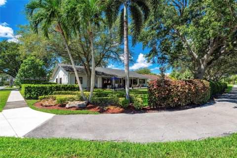 Casa en venta en Pembroke Pines, Florida, 4 dormitorios, 235.23 m2 № 1892890 - foto 3