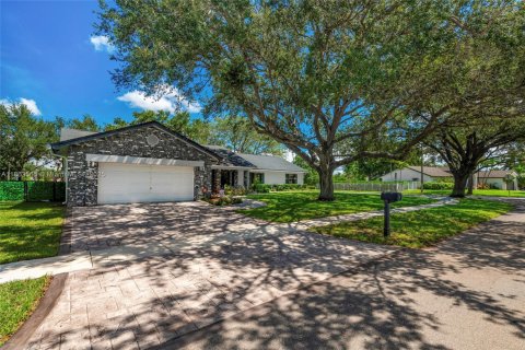 Casa en venta en Pembroke Pines, Florida, 4 dormitorios, 235.23 m2 № 1892890 - foto 2
