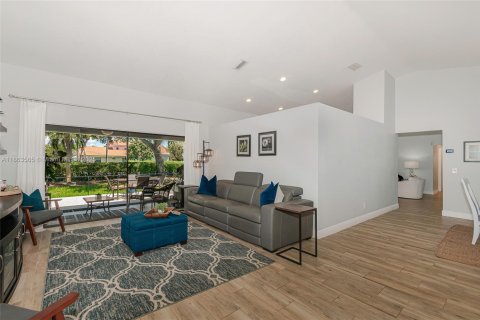 Casa en venta en Pembroke Pines, Florida, 4 dormitorios, 235.23 m2 № 1892890 - foto 16