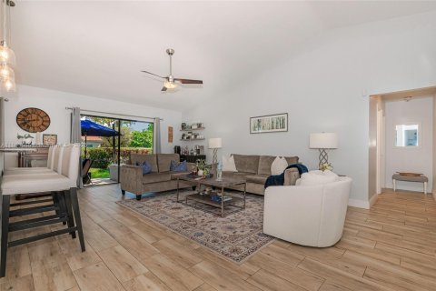 Casa en venta en Pembroke Pines, Florida, 4 dormitorios, 235.23 m2 № 1892890 - foto 4