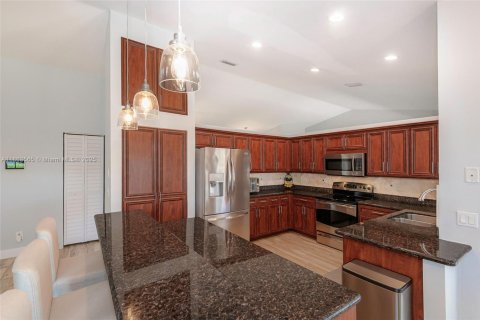 Casa en venta en Pembroke Pines, Florida, 4 dormitorios, 235.23 m2 № 1892890 - foto 7