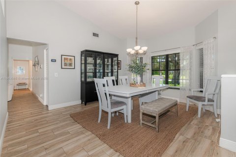 Casa en venta en Pembroke Pines, Florida, 4 dormitorios, 235.23 m2 № 1892890 - foto 17