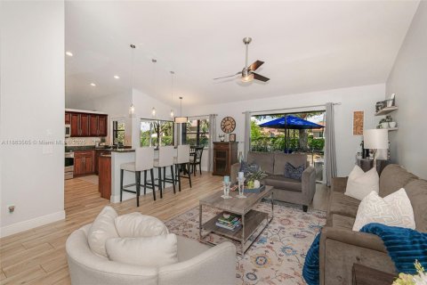 Casa en venta en Pembroke Pines, Florida, 4 dormitorios, 235.23 m2 № 1892890 - foto 5