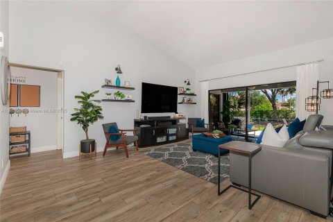 Casa en venta en Pembroke Pines, Florida, 4 dormitorios, 235.23 m2 № 1892890 - foto 12