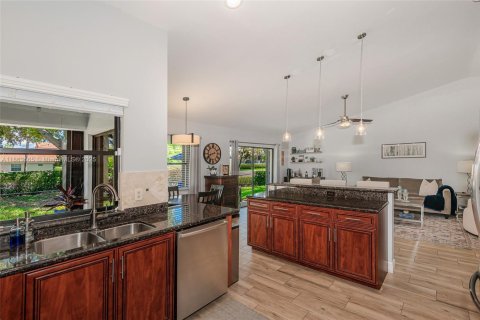Casa en venta en Pembroke Pines, Florida, 4 dormitorios, 235.23 m2 № 1892890 - foto 8