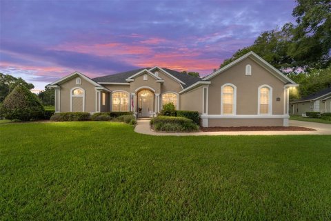 House in Ocala, Florida 4 bedrooms, 244.24 sq.m. № 1911792 - photo 1