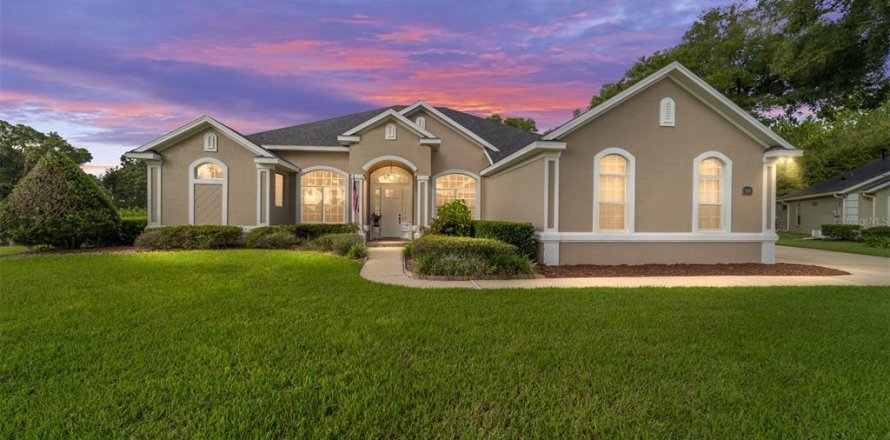 House in Ocala, Florida 4 bedrooms, 244.24 sq.m. № 1911792