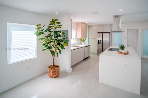 House in Miami Gardens, Florida 4 bedrooms, 115.2 sq.m. № 2062616 - photo 16