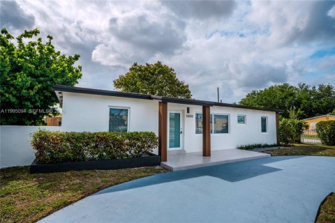 House in Miami Gardens, Florida 4 bedrooms, 115.2 sq.m. № 2062616 - photo 9