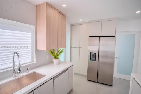 House in Miami Gardens, Florida 4 bedrooms, 115.2 sq.m. № 2062616 - photo 24