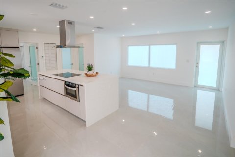 House in Miami Gardens, Florida 4 bedrooms, 115.2 sq.m. № 2062616 - photo 19