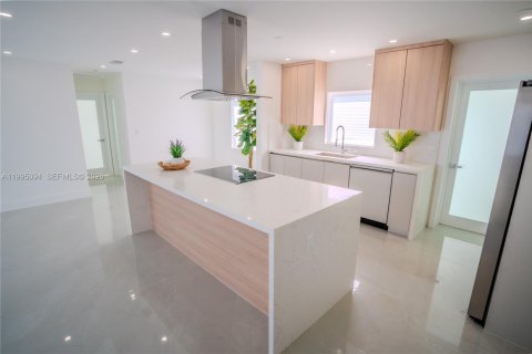 House in Miami Gardens, Florida 4 bedrooms, 115.2 sq.m. № 2062616 - photo 23