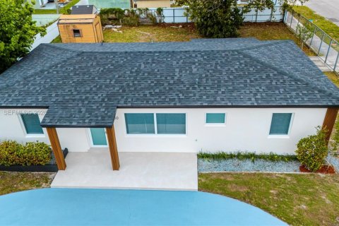 House in Miami Gardens, Florida 4 bedrooms, 115.2 sq.m. № 2062616 - photo 5