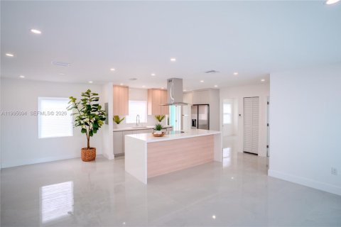 House in Miami Gardens, Florida 4 bedrooms, 115.2 sq.m. № 2062616 - photo 13