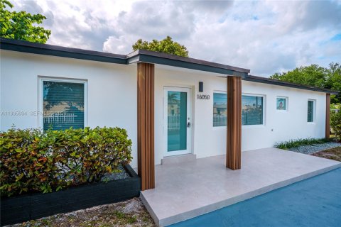 House in Miami Gardens, Florida 4 bedrooms, 115.2 sq.m. № 2062616 - photo 10