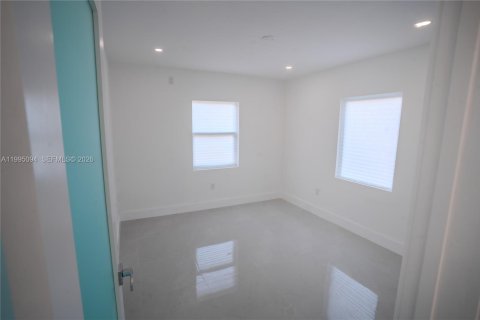 House in Miami Gardens, Florida 4 bedrooms, 115.2 sq.m. № 2062616 - photo 28
