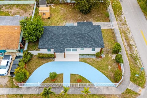 House in Miami Gardens, Florida 4 bedrooms, 115.2 sq.m. № 2062616 - photo 4