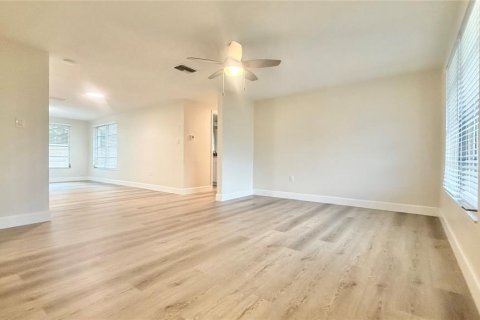 House in Port Richey, Florida 2 bedrooms, 103.03 sq.m. № 1919436 - photo 7