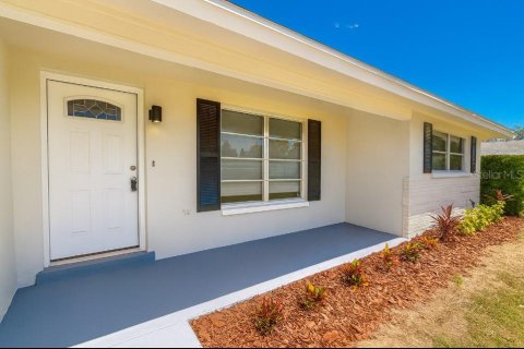 House in Port Richey, Florida 2 bedrooms, 103.03 sq.m. № 1919436 - photo 4