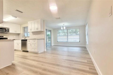 House in Port Richey, Florida 2 bedrooms, 103.03 sq.m. № 1919436 - photo 13