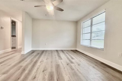 House in Port Richey, Florida 2 bedrooms, 103.03 sq.m. № 1919436 - photo 10