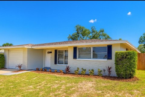 House in Port Richey, Florida 2 bedrooms, 103.03 sq.m. № 1919436 - photo 2