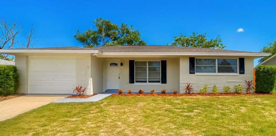 House in Port Richey, Florida 2 bedrooms, 103.03 sq.m. № 1919436