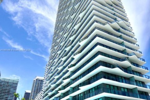 Copropriété à louer à Miami, Floride: 3 chambres, 119.01 m2 № 1966517 - photo 2