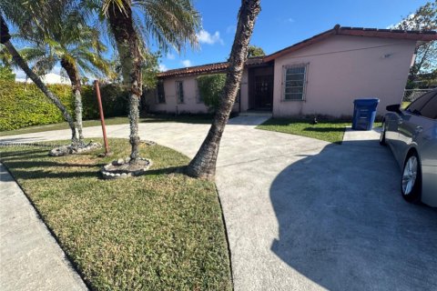 House in Miami, Florida 3 bedrooms, 217.02 sq.m. № 2046420