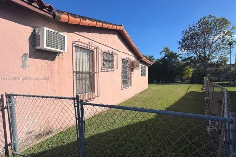 House in Miami, Florida 3 bedrooms, 217.02 sq.m. № 2046420 - photo 4