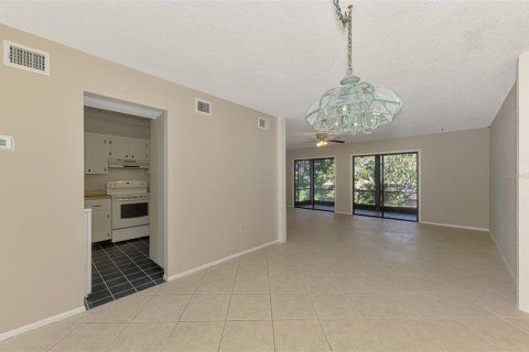Townhouse in Sarasota, Florida 2 bedrooms, 124.49 sq.m. № 2232887 - photo 11