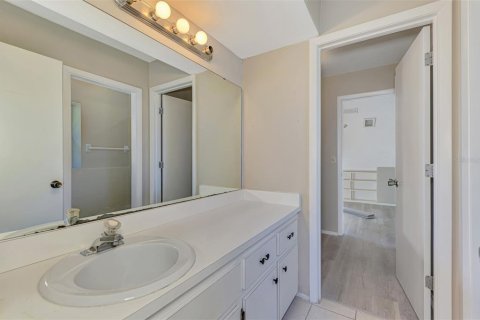 Townhouse in Sarasota, Florida 2 bedrooms, 124.49 sq.m. № 2232887 - photo 30