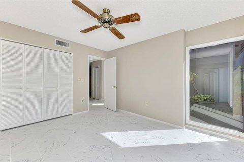 Townhouse in Sarasota, Florida 2 bedrooms, 124.49 sq.m. № 2232887 - photo 22